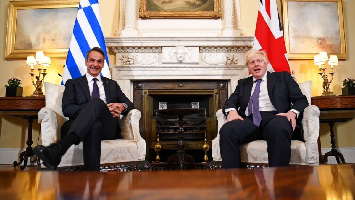Grécia insiste com Boris Johnson na devolução de obras da Acrópole
