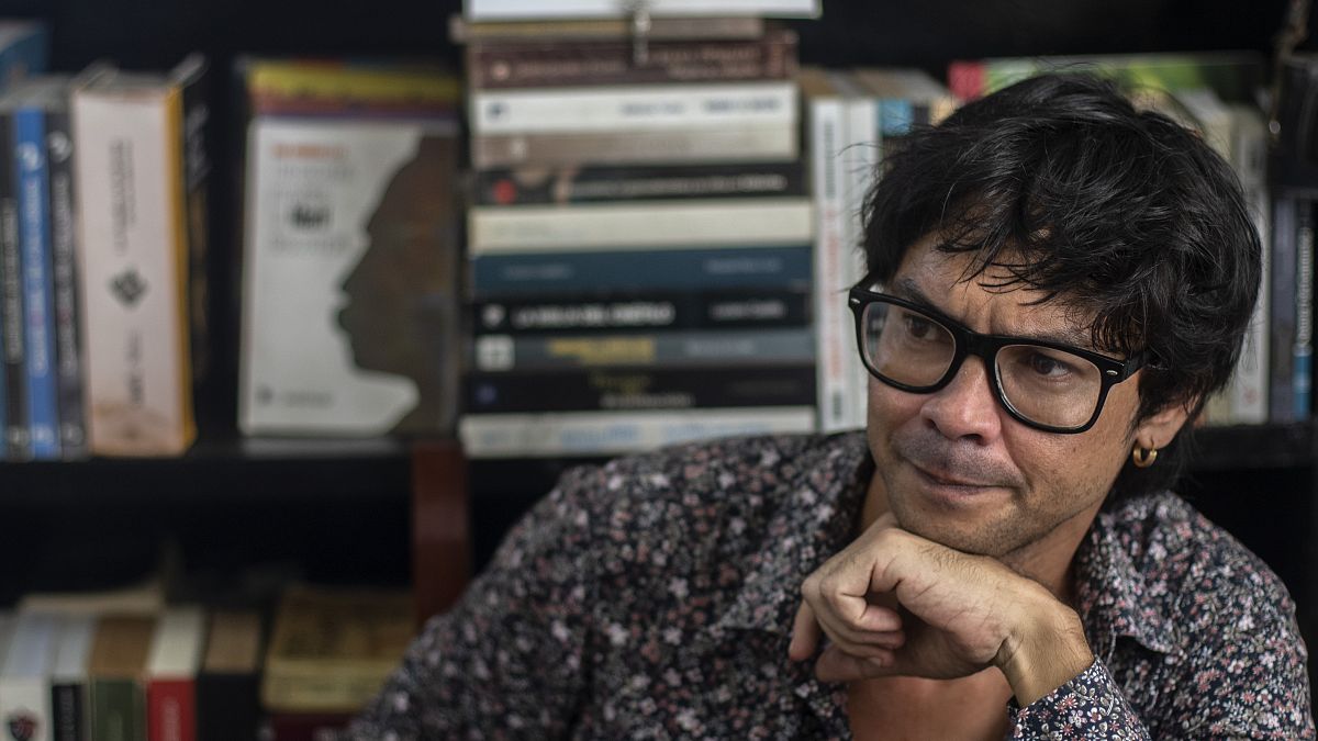 El dramaturgo Yunior Garcia Aguilera en una entrevista en su casa de La Habana