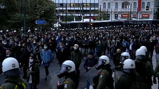 Yunanistan’da 17 Kasım anma yürüyüşünde silahlanma karşıtı slogan atıldı