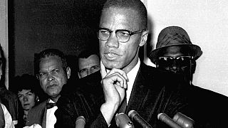 Malcolm X le 16 mai 1963 à Washington, parlant à des journalistes, Etats-Unis