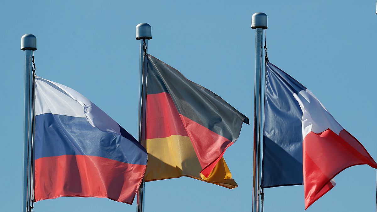Rusya - Almanya - Fransa bayrakları