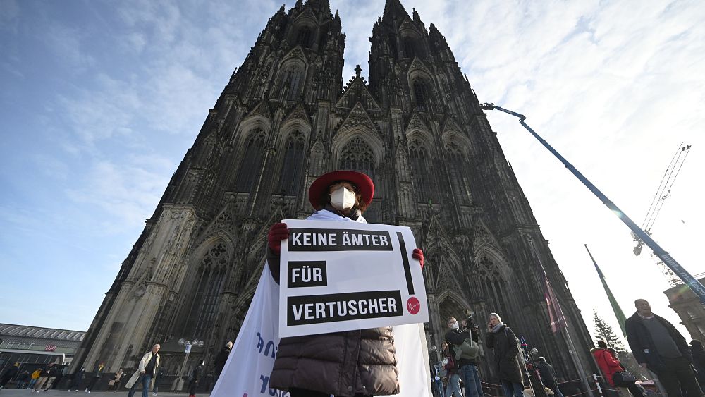Cologne Catholic church holds penance service on sex abuse thumbnail