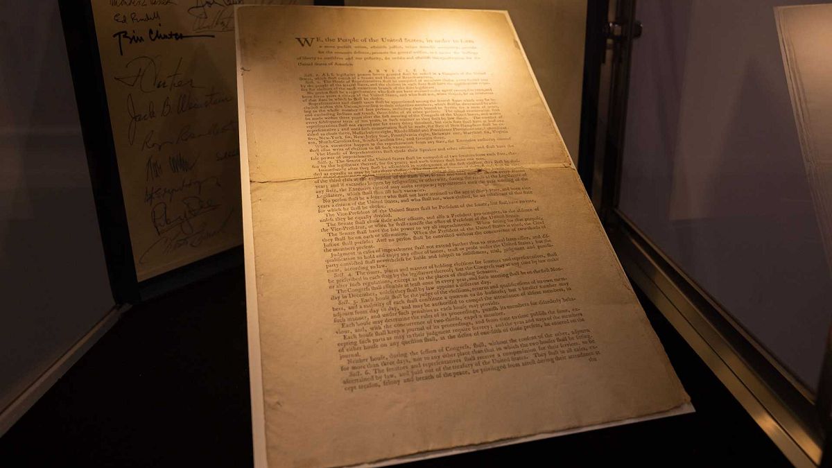 ABD anayasasının orijinal kopyası 43 milyon dolara satıldı 