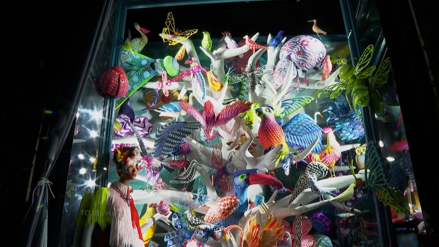 Bergdorf Goodman Christmas Windows 2022 Famous Shop Unveils 'Madcap' Holiday Windows In New York | Euronews