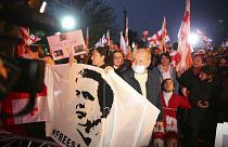 Сторонники Михаила Саакашвили в Тбилиси с его плакатом, 6 ноября 2021 г.