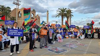 في ساحة الشهداء بالعاصمة الليبية طرابلس، للاحتجاج على ترشيح سيف الإسلام القذافي، نجل  معمر القذافي، لخوض الانتخابات الرئاسية في البلاد-19 نوفمبر 2021