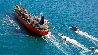 قایق‌های سپاه پاسداران ایران در کنار نفتکش خارجی (عکس از آرشیو)