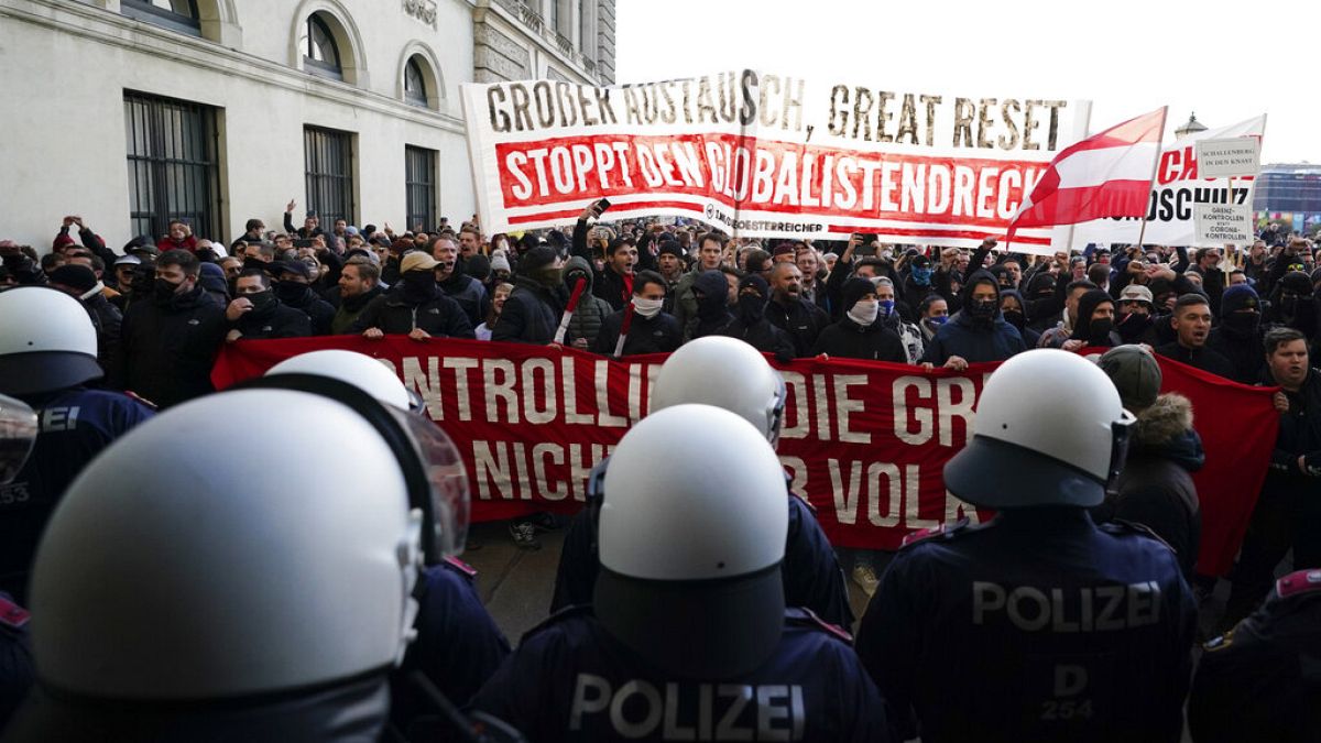 تظاهرات ده‌ها هزار نفری در روز شنبه/وین، پایتخت اتریش 