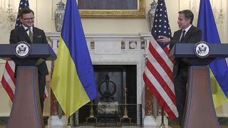 وزير الخارجية الامريكي مع نظيره الأوكراني يعقدان مؤتمرا صحفيا في واشنطن. 2021/11/10