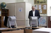 Amtsinhaber Radew bei der Stimmabgabe an einem Wahlautomaten in Sofia