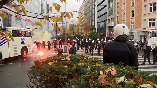 درگیری معترضان با پلیس بلژیک در واکنش به تشدید محدودیت‌های ضدکرونا