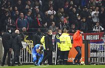 Nach dem Flaschenwurf gegen Dimitri Payet in Lyon im Groupama Stadion