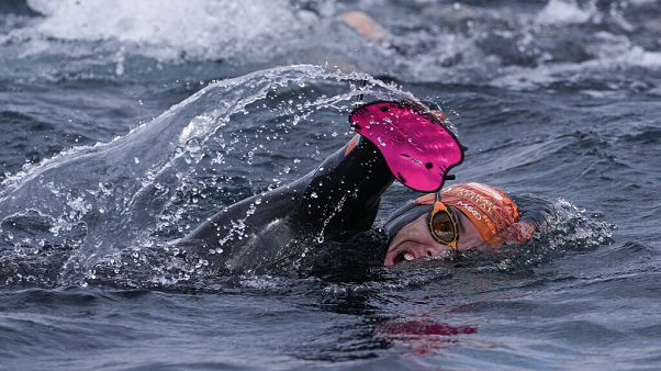 L'exploit Du Nageur Quadri-amputé Théo Curin : Il Traverse Le Lac ...