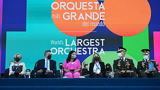 Presidente da Venezuela assiste a interpretação da Orquestra Juvenil que estabeleu recorde do Guinness