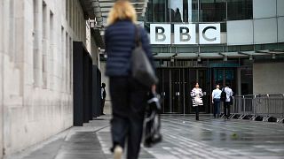خارج المقر الرئيسي لشبكة "بي بي سي"، لندن، 2 يوليو 2020