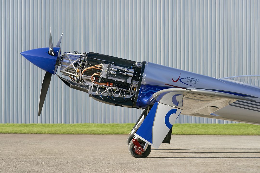 Rolls-Royce claims its electric plane is the fastest EV in history ...