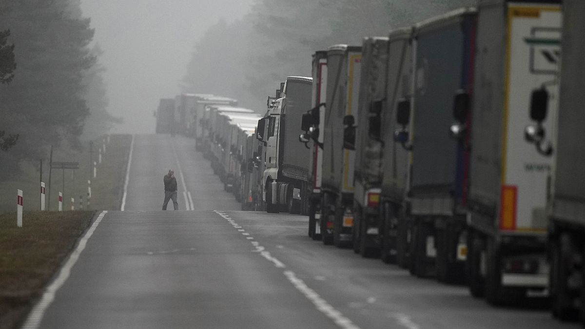 Очереди грузовых машин вблизи польско-белорусской границы