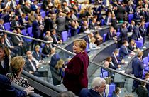 المستشارة الألمانية أنجيلا ميركل خلال الجلسة العامة الأولى للبرلمان الألماني البوندستاغ بعد الانتخابات، برلين، الثلاثاء 26 أكتوبر 2021
