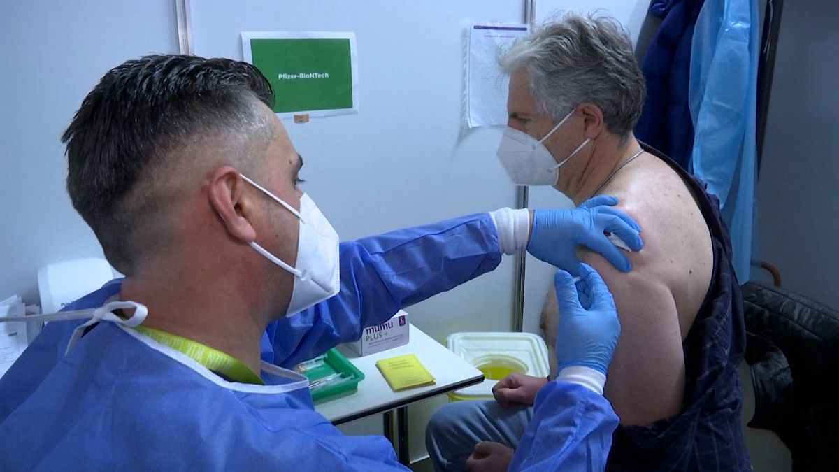 قرنطینه و تعطیلی سراسری در اتریش میزان تزریق واکسن کووید را افزایش داد