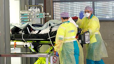 Um "doente covid" dos Países Baixos chega a um hospital e Bochum, na Alemanha