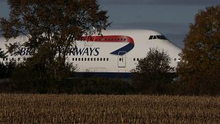 صورة أرشيفية لطائرة تابعة للخطوط الجوية البريطانية من طراز بوينغ  747-400 متوقفة في متوقفة في مطار كوتسوورلد في كيمبل، المملكة المتحدة  11 أكتوبر 2020
