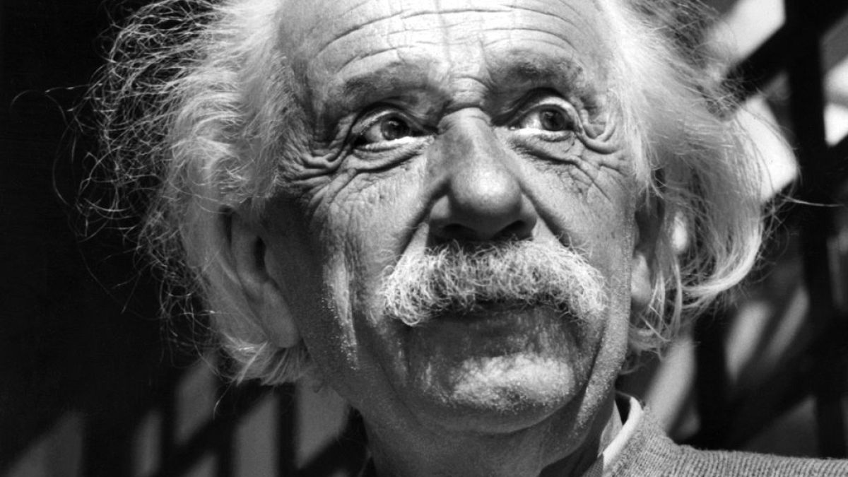 Manuscrito com teoria da relatividade de Albert Einstein rende 11,6 milhões em leilão