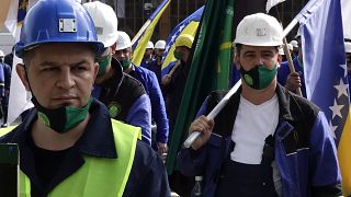Cientos de mineros protestan en Sarajevo contra planes de limitar el carbón