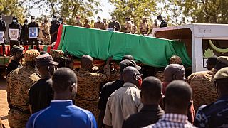 Burkina Faso : la cérémonie d'inhumation des gendarmes d'Inata décriée