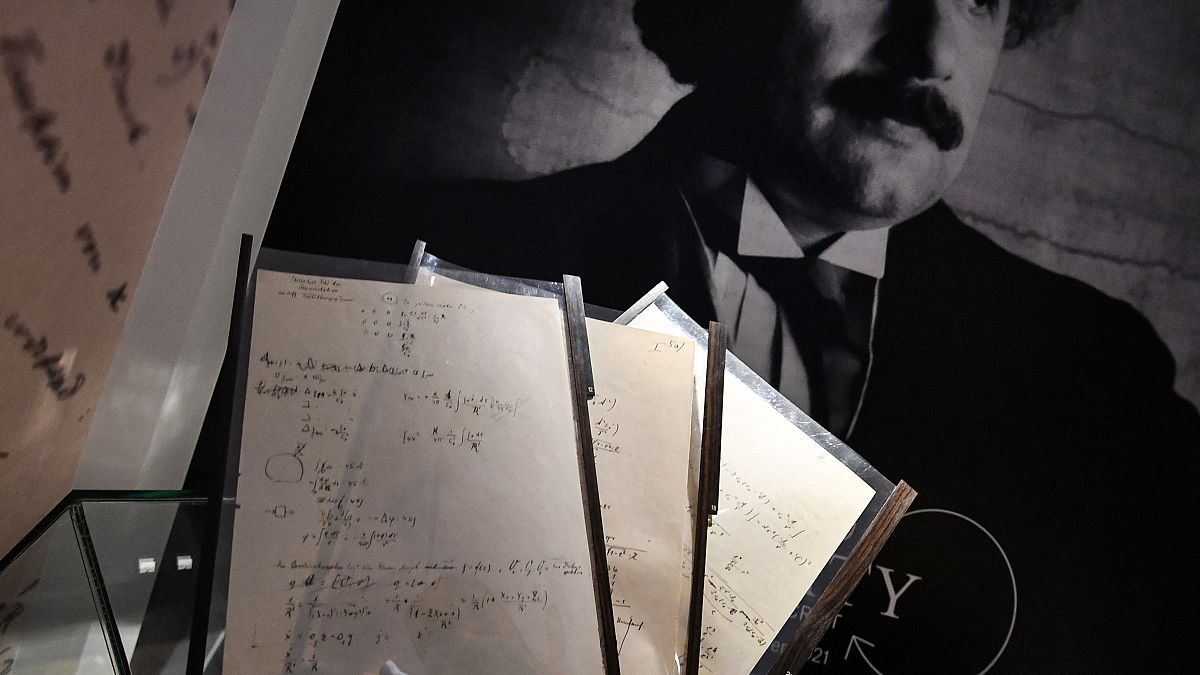 إحدى المخطوطات المتعلقة بألبرت آينشتاين، مهّد فيها عالِم الفيزياء الشهير لنظرية النسبية العامة