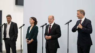 Social Democratic Party, SPD, chancellor candidate Olaf Scholz, second from right, the Green party leaders Annalena Baerbock, second from left, and Robert Habeck, left, and th