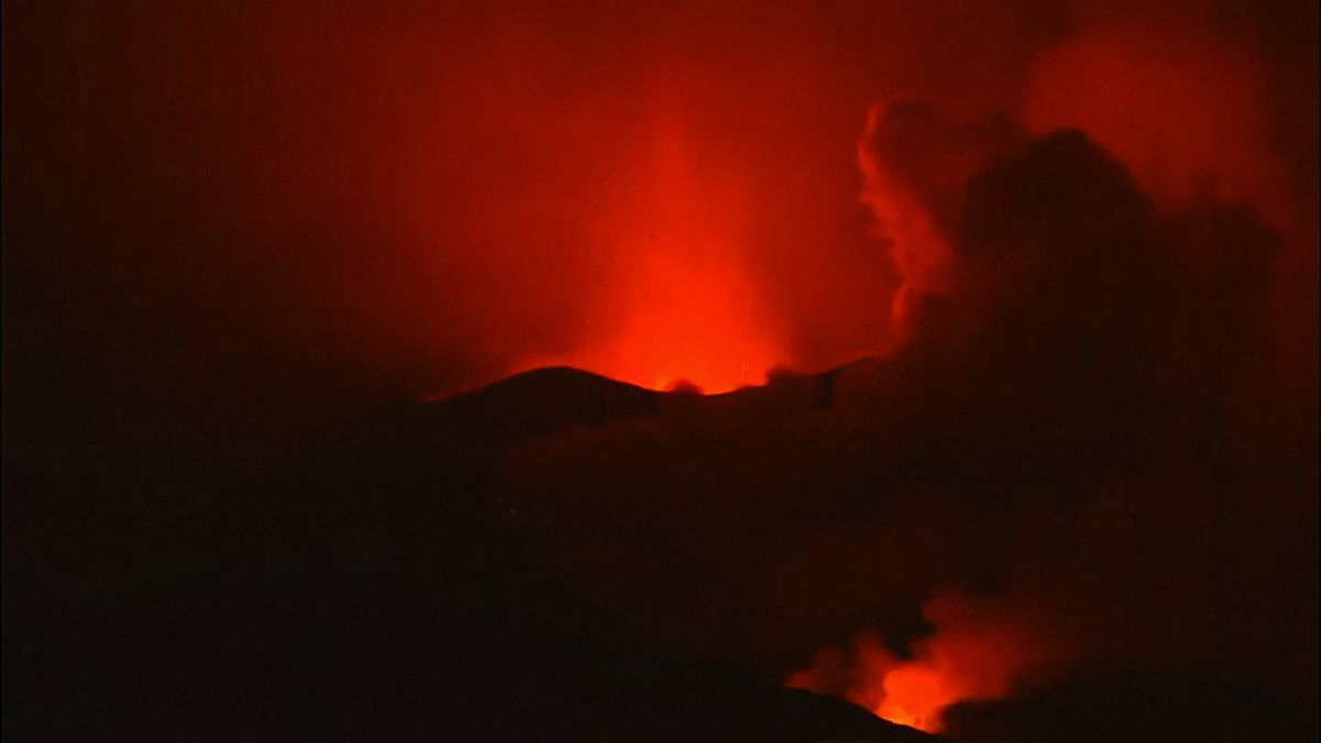 Vulcão Cumbre Vieja continua em erupção