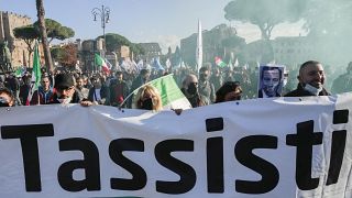 Los taxistas se manifiestan durante una huelga nacional, 24/11/2021, Roma, Italia