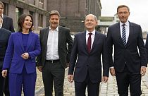 De g. à d. : Annalena Baerbock et Robert Habeck (Verts), Olaf Scholz (SPD) et Christian Lindner (FDP) à Berlin, le 24/11/2021