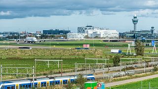 مطار شيفول الهولندي في أمستردام.