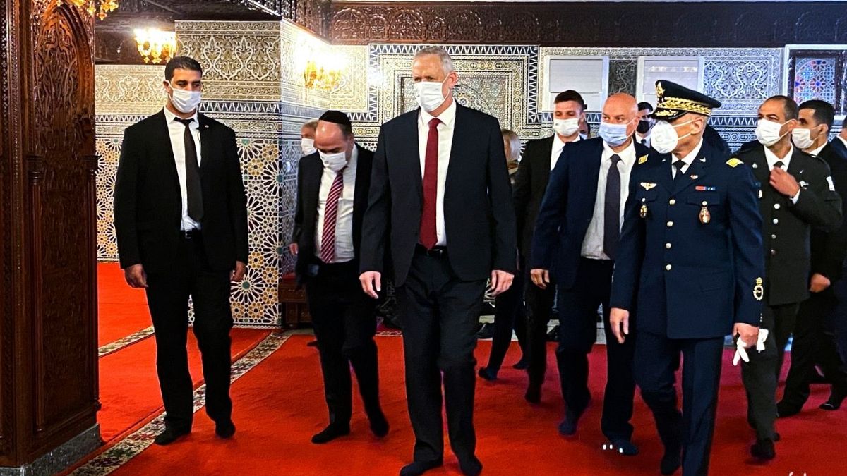 وزیر دفاع اسرائیل پیش از دیدار با همتای مراکشی‌اش با حضور در مقبره پدربزرگ پادشاه حاکم، به او ادای احترام کرد
