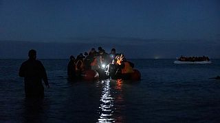 Bateau de migrants s'apprêtant à traverser la Manche depuis le Nord de la France, le 16/10/2021