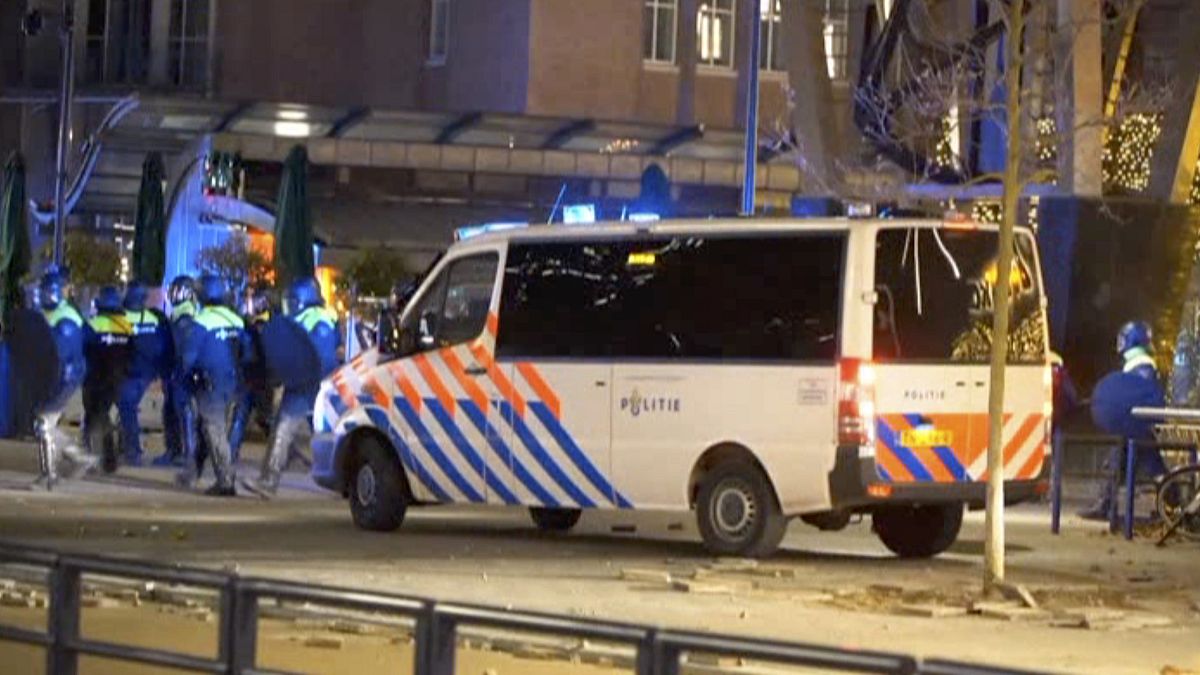 خلال احتجاجات روتردام التي شابتها أعمال عنف في نوفمبر 2021