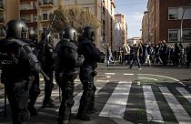 Antidisturbios frente a los manifestantes del sector del metal en Cádiz