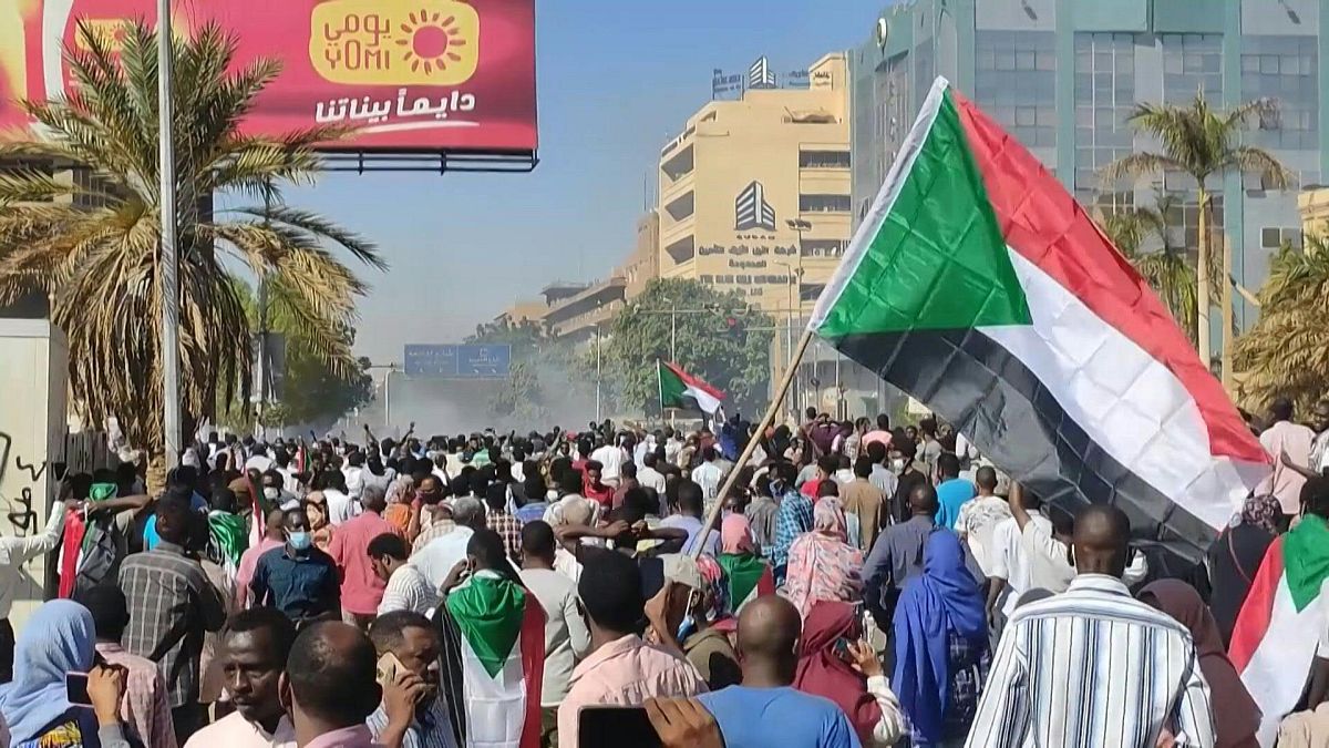 مظاهرات في السودان ضد الحكم العسكري.