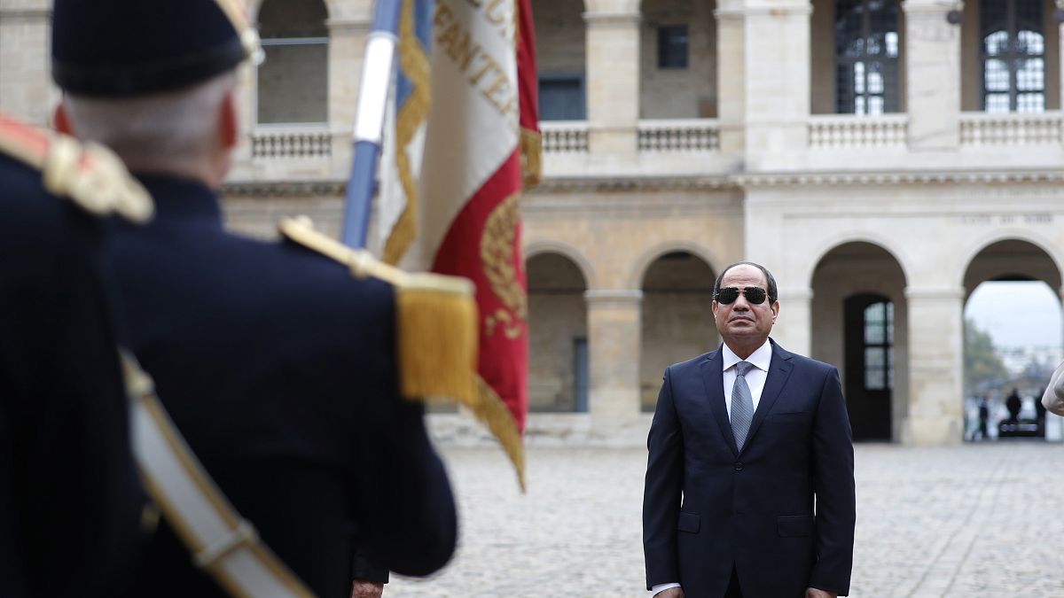 الرئيس المصري عبد الفتاح السيسي يحضر مراسم عسكرية في باريس، فرنسا.