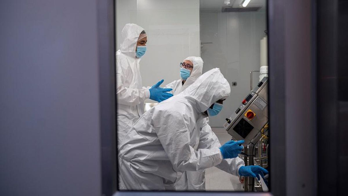 Wissenschaftler in einem Labor in Südafrika, wo eine besorgniserregende neue Coronavirus-Variante aufgetaucht ist.