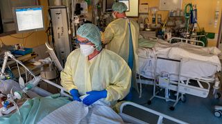 وحدة العناية المركزة المخصص للمرضى المصابين بـ"كوفيد-19" في المستشفى الجامعي "سال" في مدينة هاله، 22 نوفمبر 2021