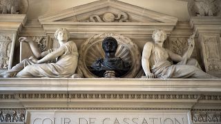 Portal des Gerichtsgebäude in Paris, in dem gegen die Auslieferung geurteilt wurde 