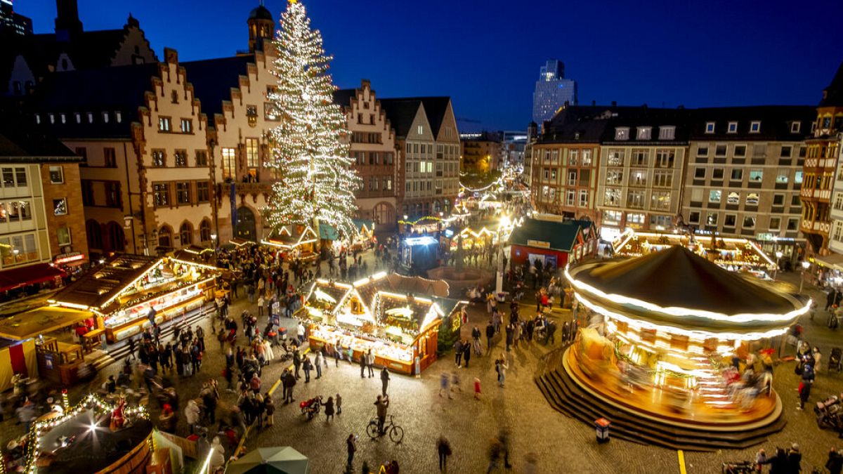 In metà Germania  cancellati i tradizionali mercatini di Natale, resistono a Francoforte