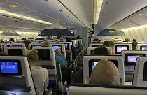 A tesztelés elhúzódása miatt négy órán át ültek a Fokvárosból érkezők a KLM járatán az amsterdami reptéren