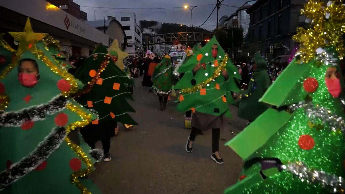 شاهد: انطلاق موكب الاحتفالات بعيد الميلاد في بوليفيا