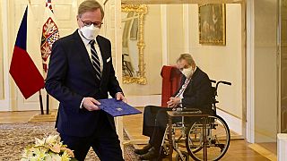 Petr Fiala bei seiner Vereidigung durch Präsident Milos Zeman auf Schloss Lany bei Prag