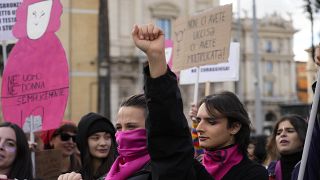 شاهد: مسيرات مناهضة للعنف ضد المرأة في روما