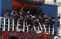 Ιταλία: Αποβίβαση μεταναστών στη Σικελία