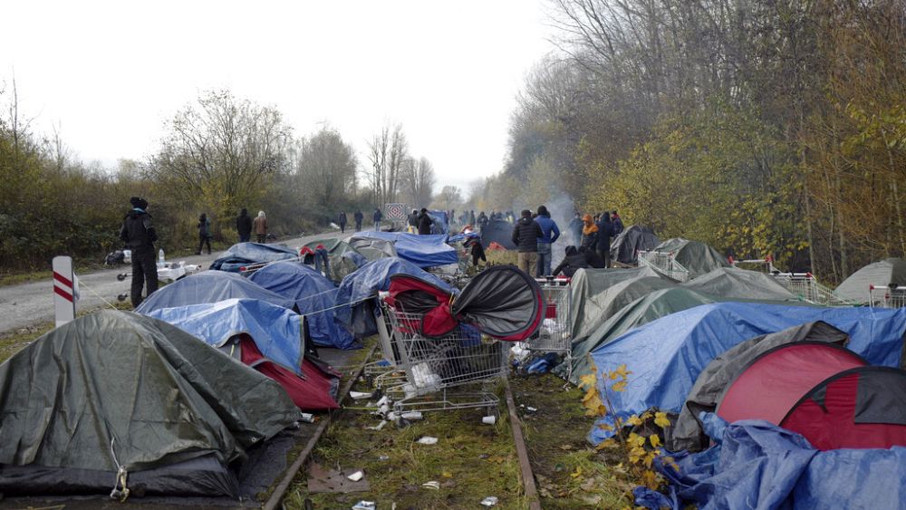 european-migration-officials-meet-in-calais-after-channel-tragedy